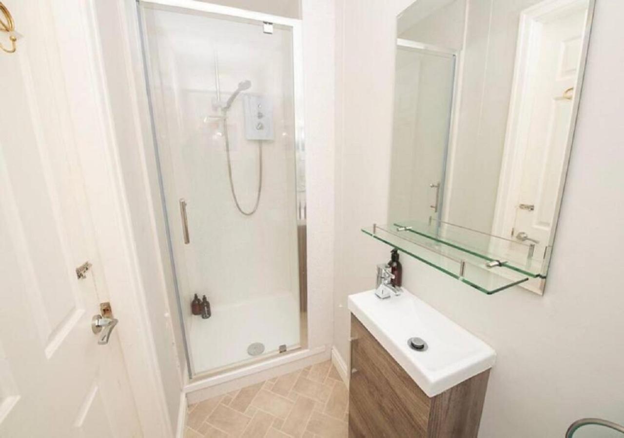Pelican-Stylish 2-Bed Apartment Close To Beach & Town Scarborough Eksteriør billede