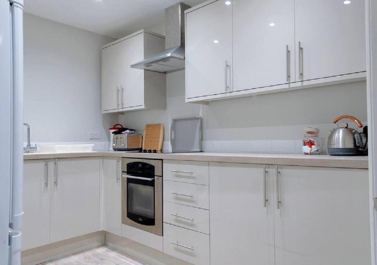 Pelican-Stylish 2-Bed Apartment Close To Beach & Town Scarborough Eksteriør billede