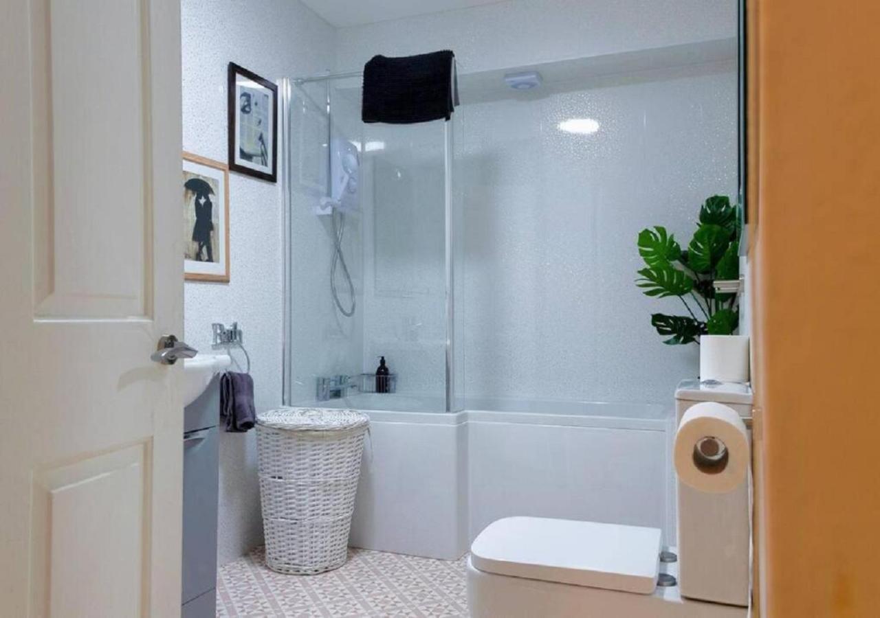 Pelican-Stylish 2-Bed Apartment Close To Beach & Town Scarborough Eksteriør billede
