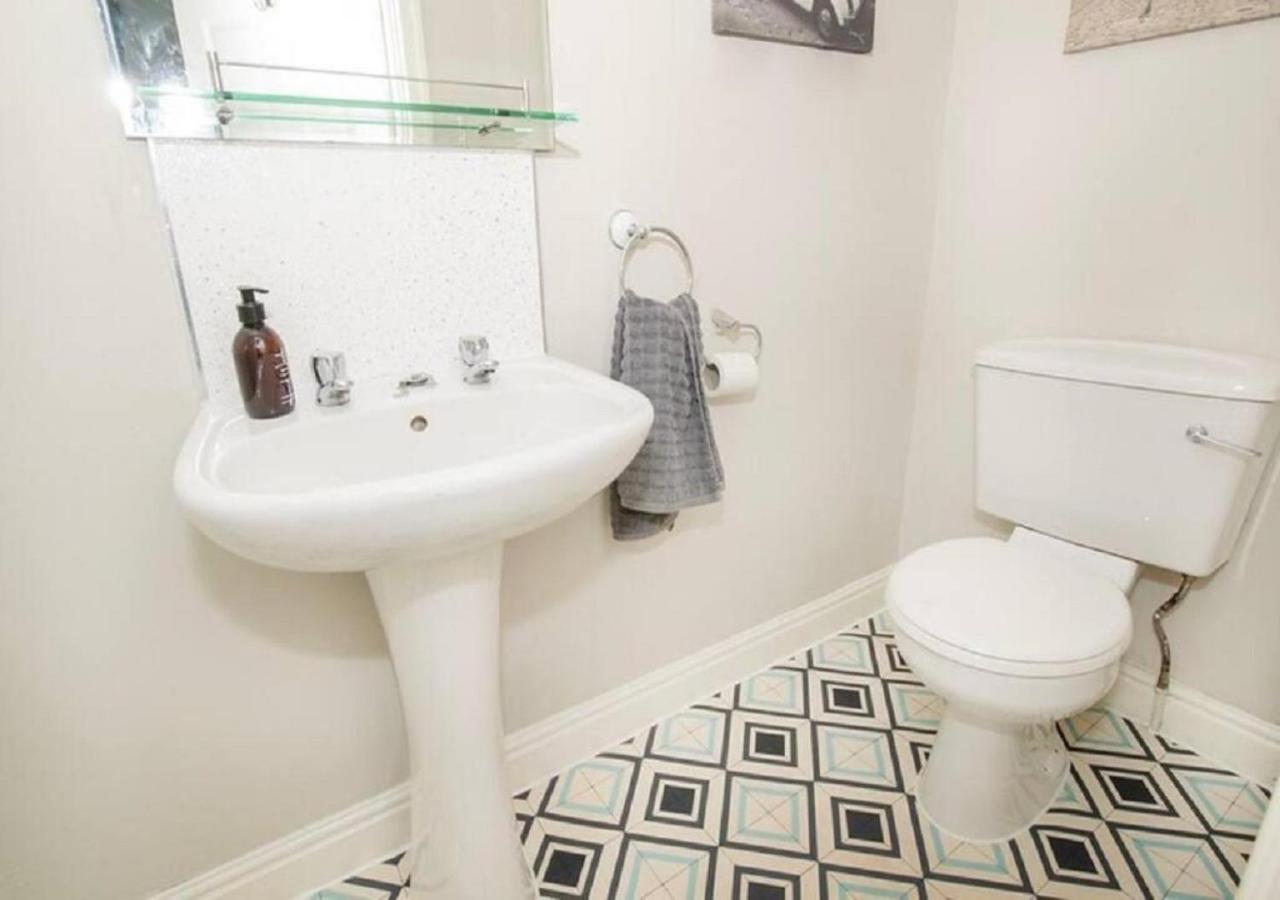 Pelican-Stylish 2-Bed Apartment Close To Beach & Town Scarborough Eksteriør billede