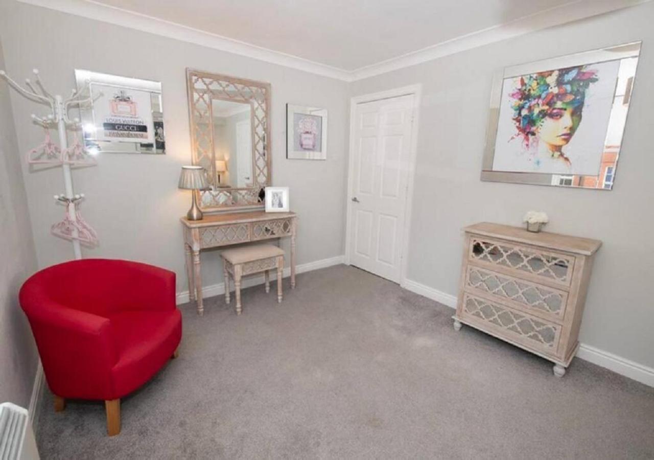 Pelican-Stylish 2-Bed Apartment Close To Beach & Town Scarborough Eksteriør billede