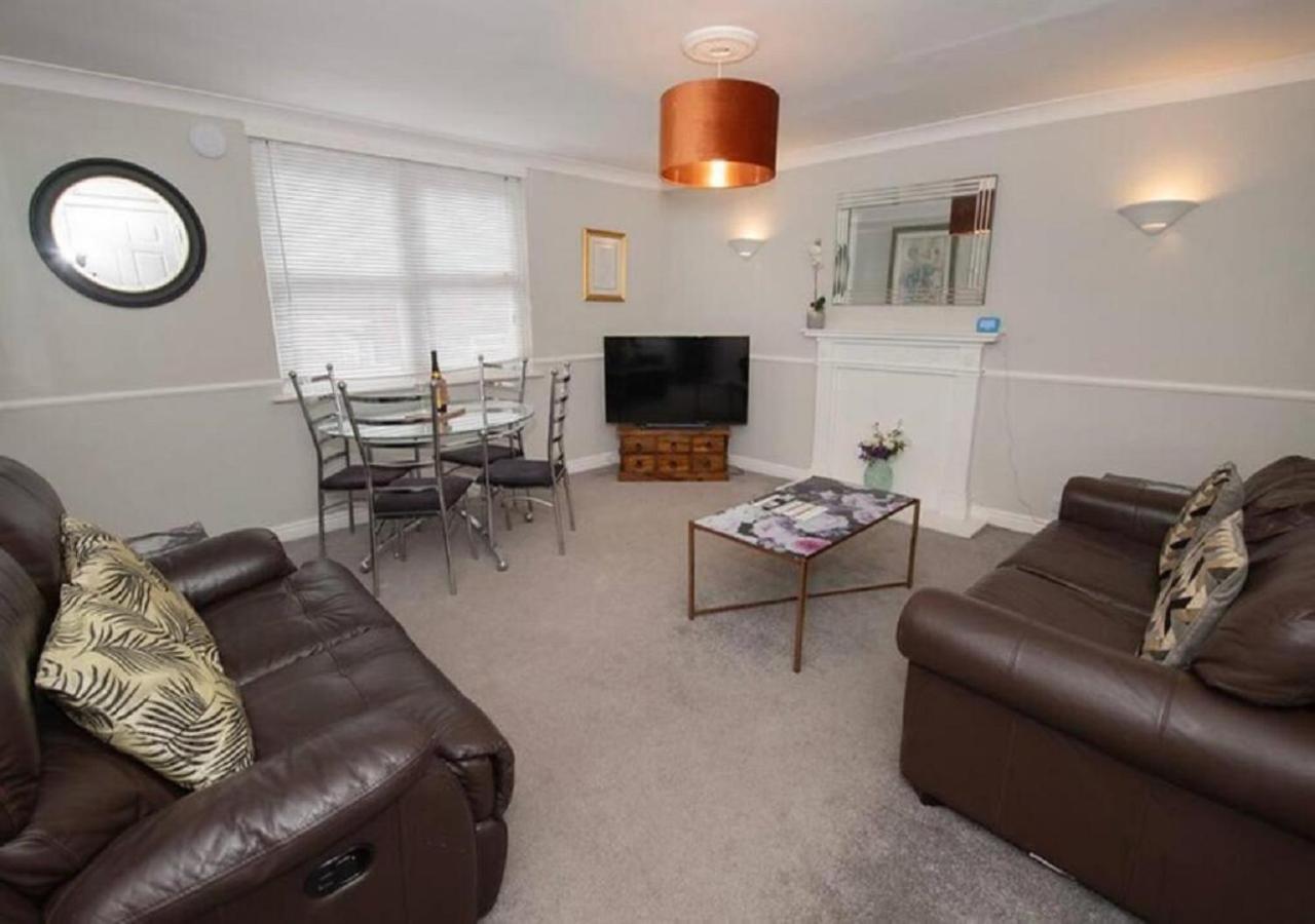 Pelican-Stylish 2-Bed Apartment Close To Beach & Town Scarborough Eksteriør billede